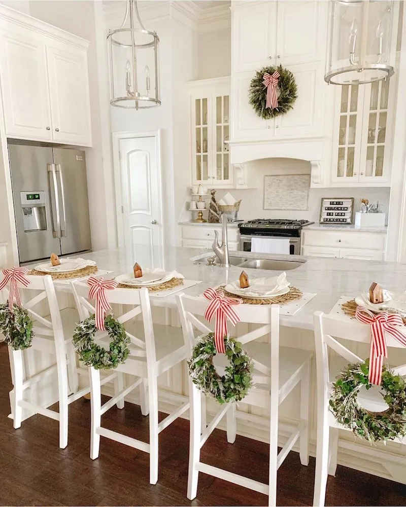 10428 traditional christmas kitchen