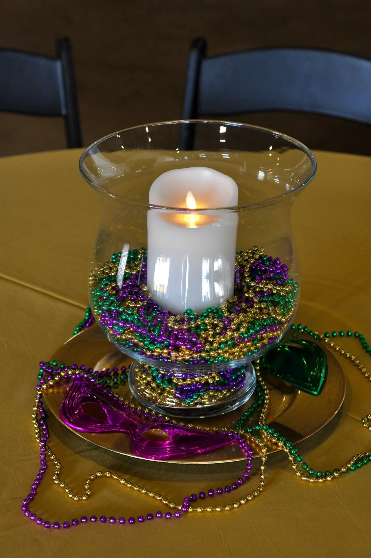10437 hurricane glass centerpiece