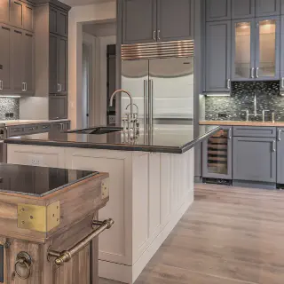 /img/10444-gray-cabinets-coastal-kitchen.webp