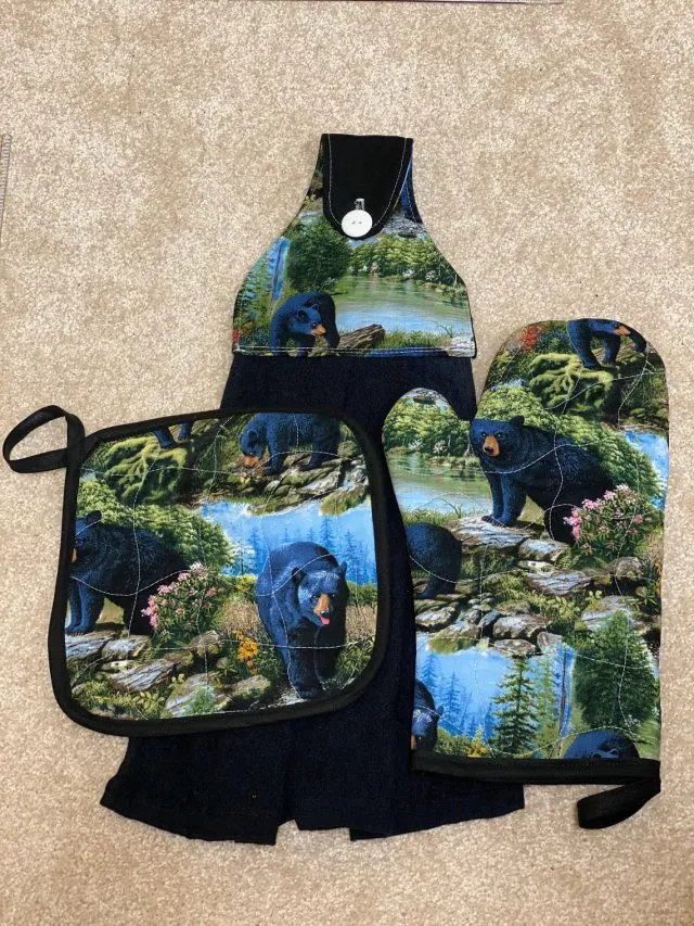 10474 black bear kitchen image6