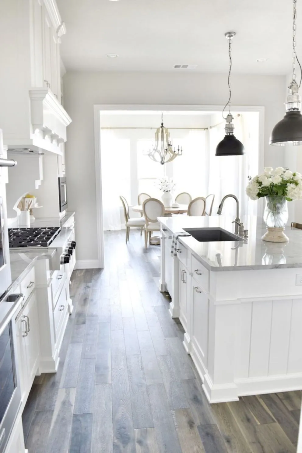 /img/10483-white-kitchen-storage-8.webp