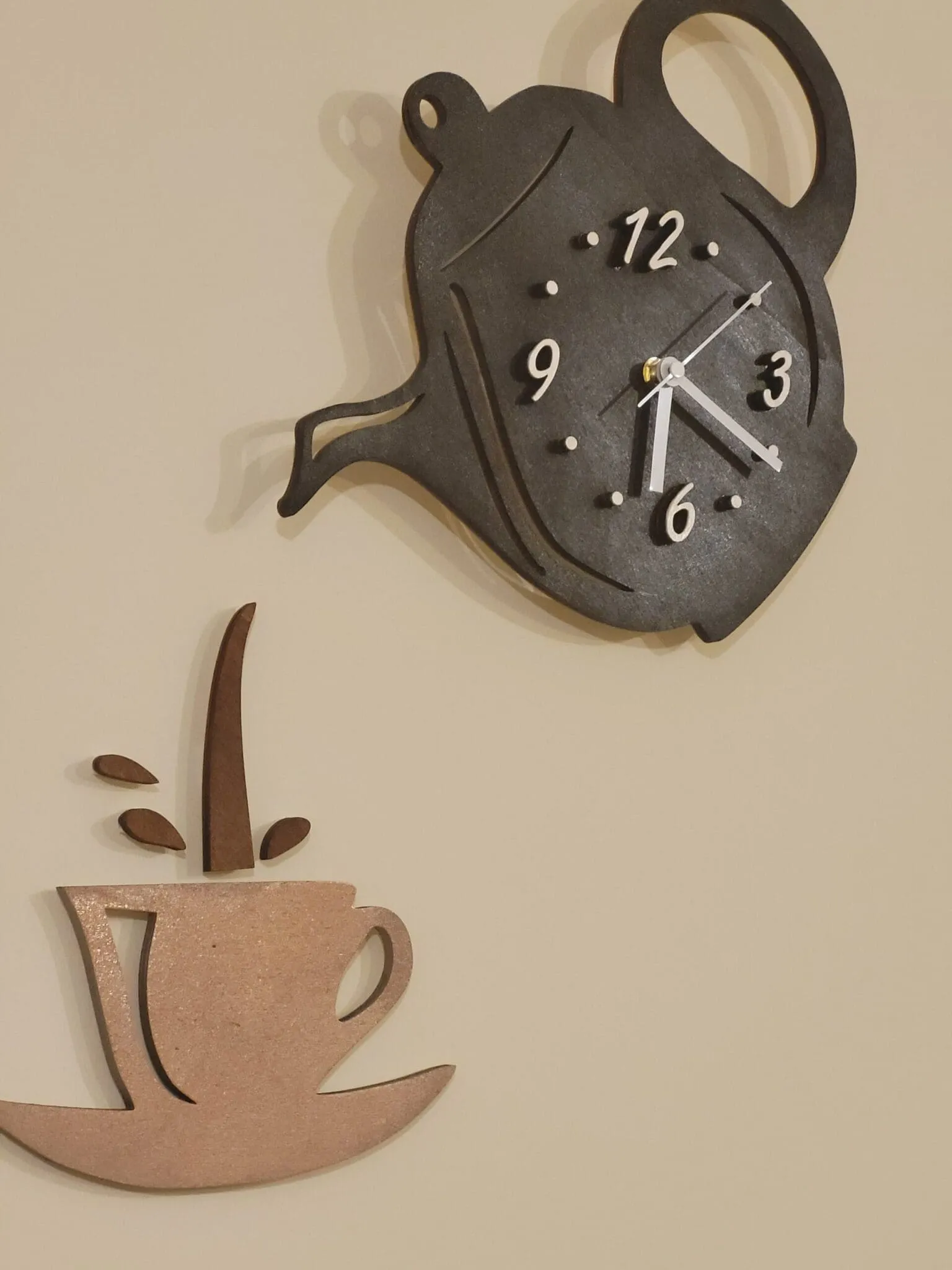 10524 metal kitchen wall clock