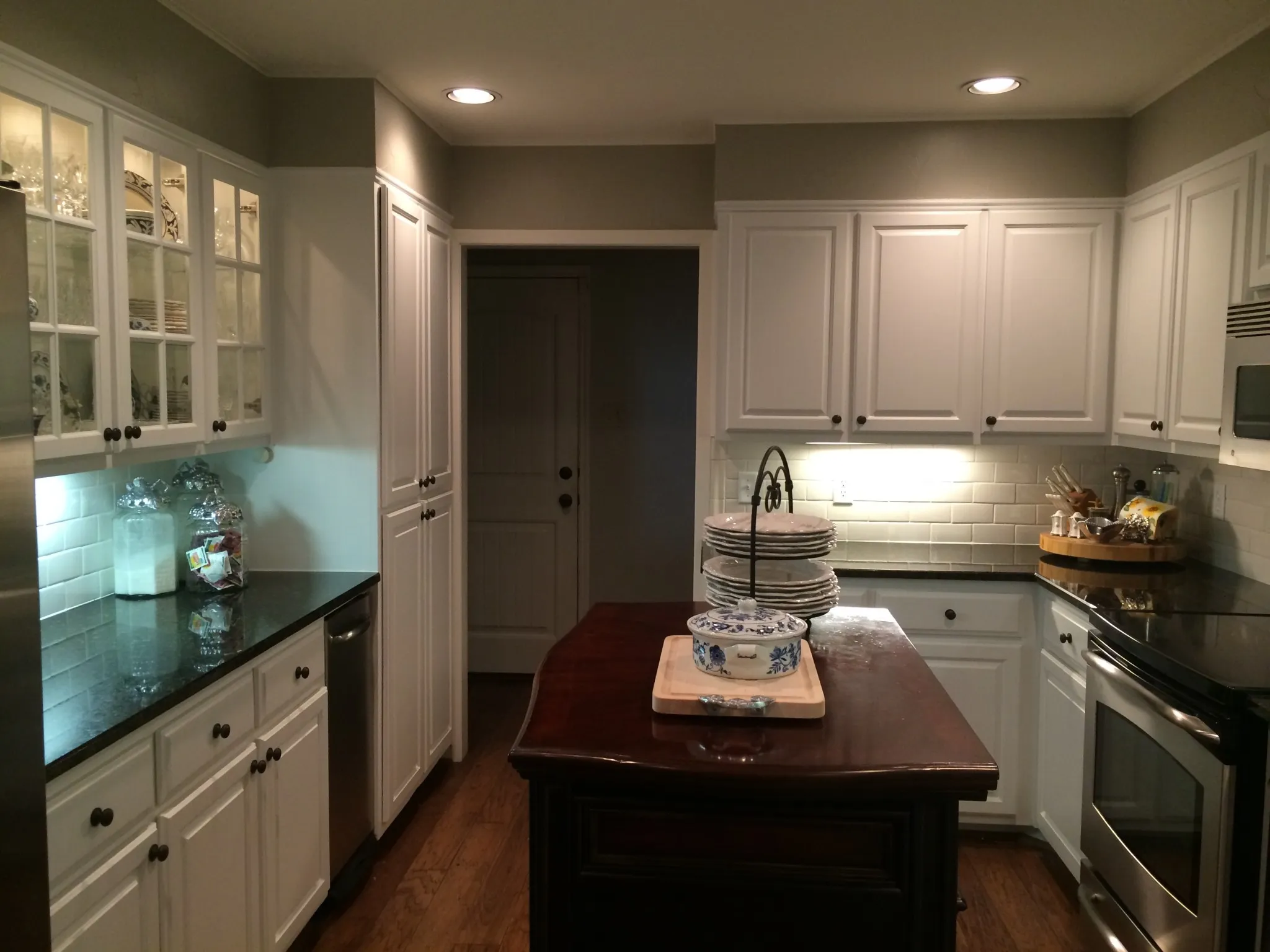 10547 kitchen color palette