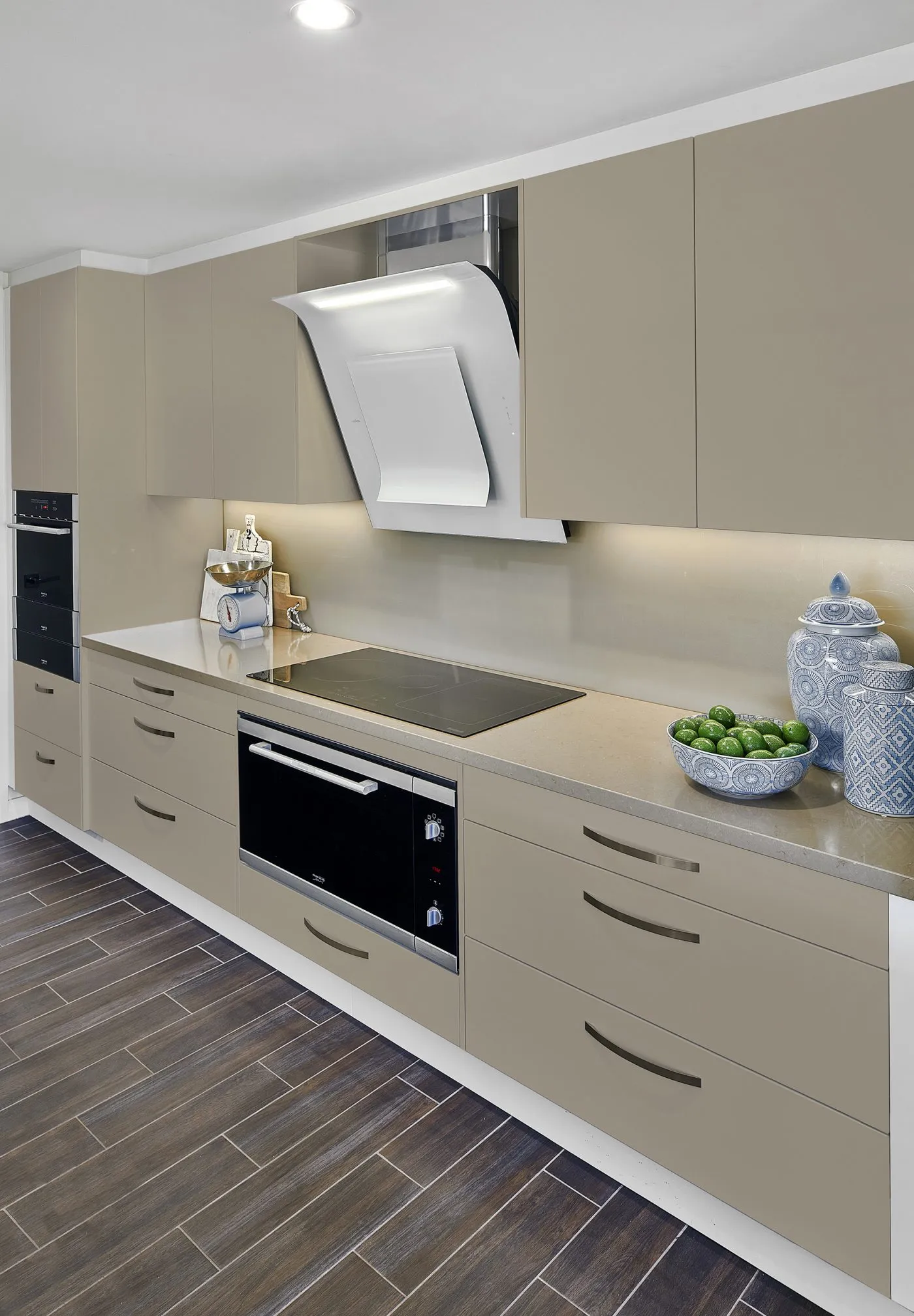 10600 natural light kitchen