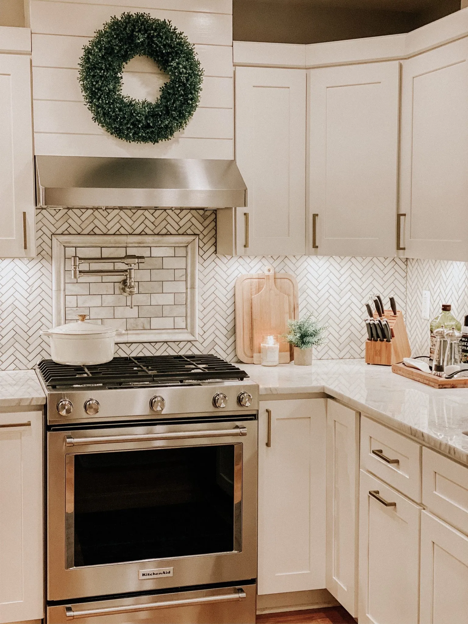 10606 christmas themed dish towels