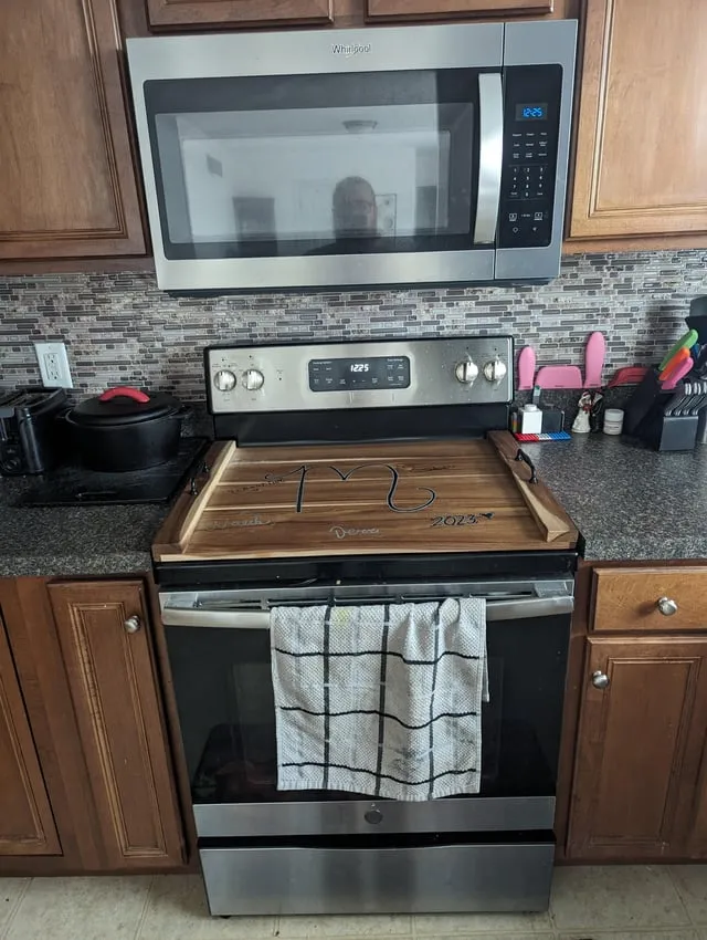 /img/10615-gothic-kitchen-functionality.webp