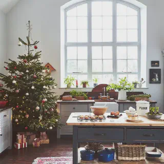 /img/10621-festive-christmas-kitchen.webp