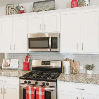 /img/10627-small-red-kitchen.webp
