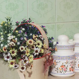 /img/10646-rustic-kitchen-flowers.webp