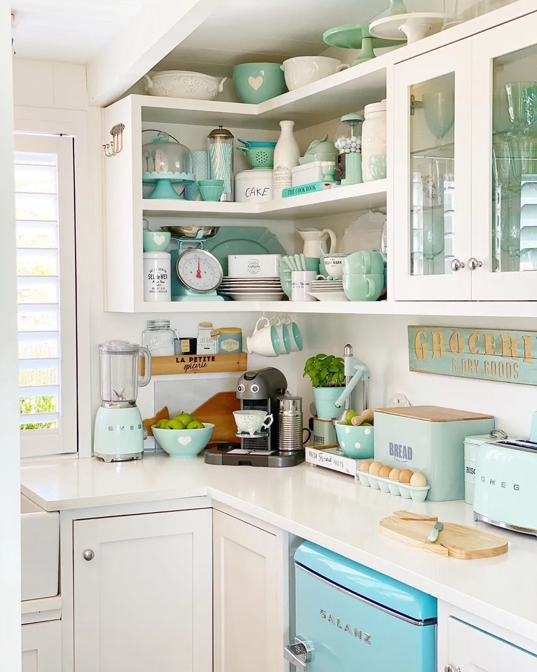 10661 aqua cabinetry