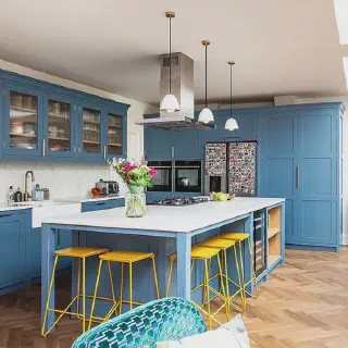 /img/10688-blue-and-white-kitchen-textiles.webp